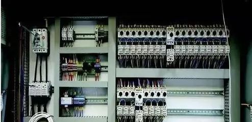 工廠控制系統的抉擇 PLC與DCS的深度解析